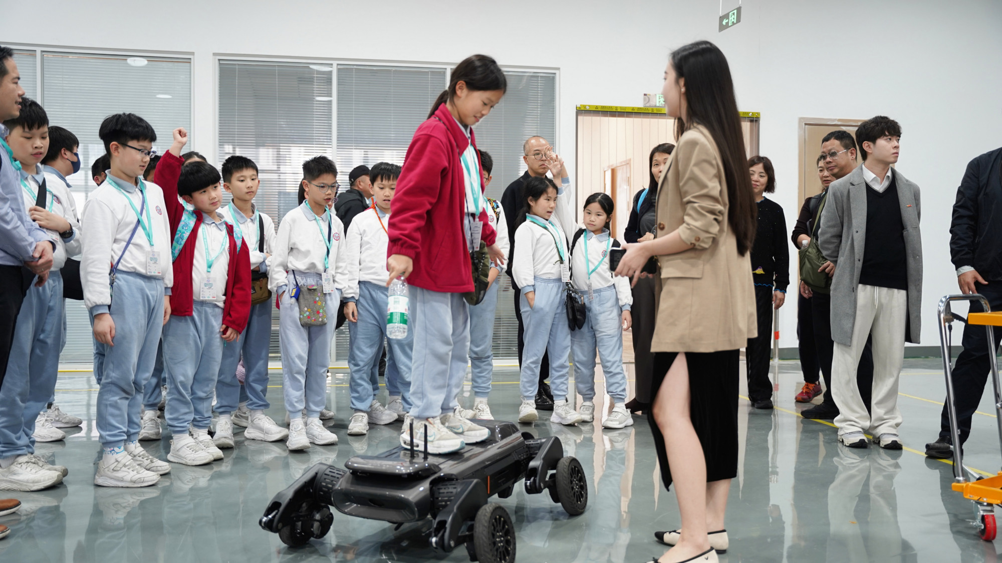 童心探科技，同心向未来 | 香港启基学校师生一行走进具微科技